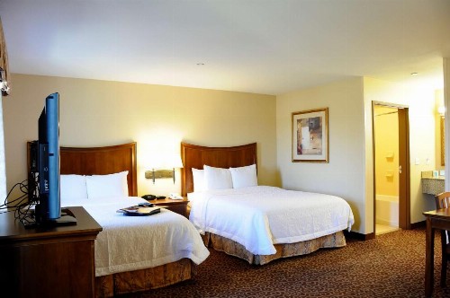 Hampton Inn & Suites Red Bluff - image 17