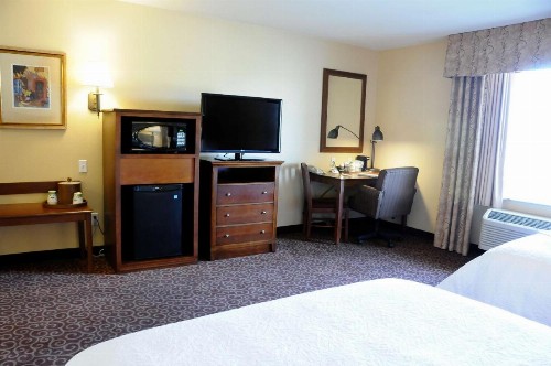 Hampton Inn & Suites Red Bluff - image 18