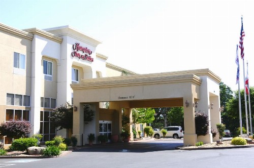 Hampton Inn & Suites Red Bluff - image 2