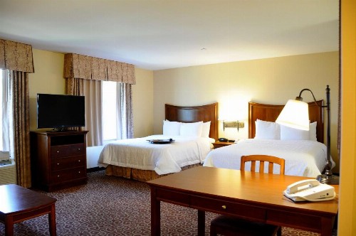 Hampton Inn & Suites Red Bluff - image 20