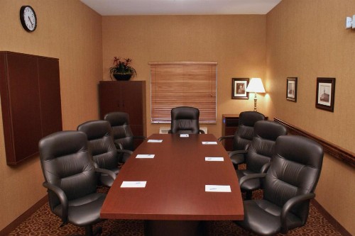 Hampton Inn & Suites Red Bluff - image 23