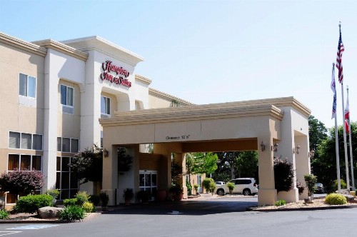 Hampton Inn & Suites Red Bluff - image 4