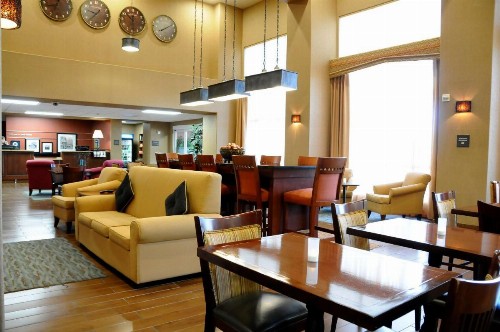 Hampton Inn & Suites Red Bluff - image 5