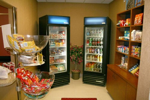 Hampton Inn & Suites Red Bluff - image 9