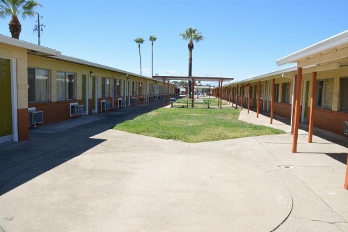 Gateway Inn - image 17