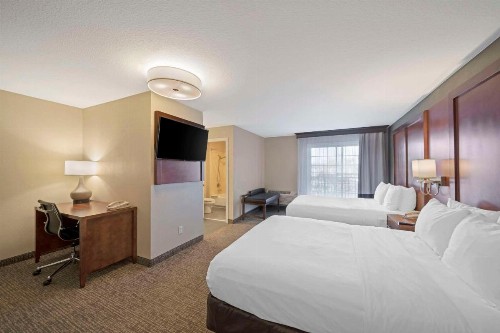 Comfort Suites Red Bluff Near I-5 - image 20