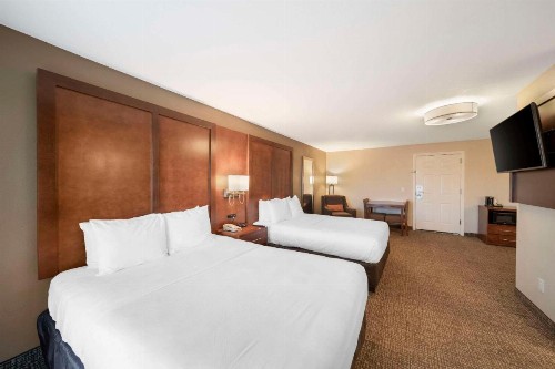 Comfort Suites Red Bluff Near I-5 - image 22