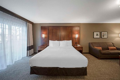 Comfort Suites Red Bluff Near I-5 - image 25