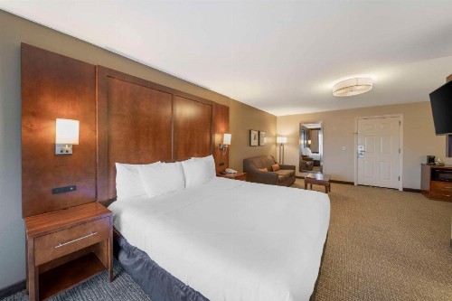 Comfort Suites Red Bluff Near I-5 - image 26