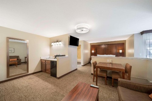 Comfort Suites Red Bluff Near I-5 - image 28