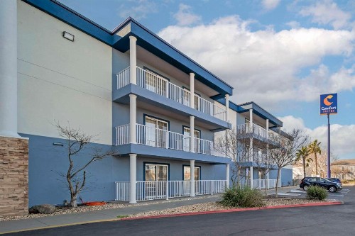Comfort Suites Red Bluff Near I-5 - image 3