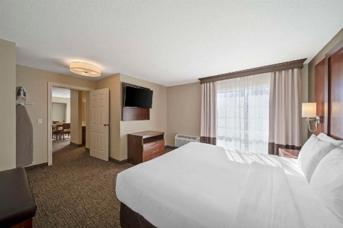 Comfort Suites Red Bluff Near I-5 - image 33