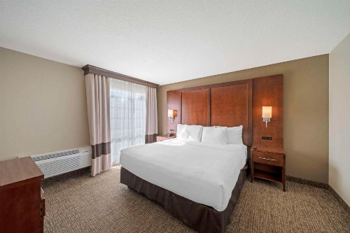 Comfort Suites Red Bluff Near I-5 - image 35