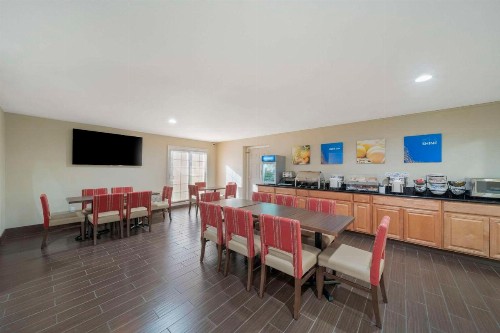 Comfort Suites Red Bluff Near I-5 - image 38