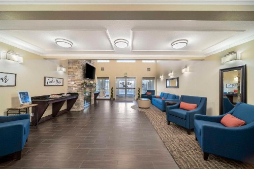 Comfort Suites Red Bluff Near I-5 - image 4
