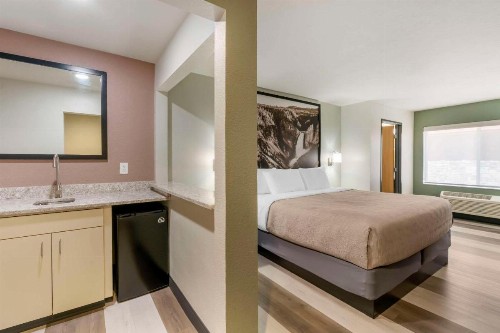 Quality Inn - image 12