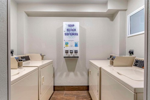 Quality Inn - image 18