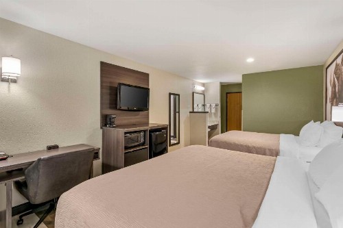 Quality Inn - image 21