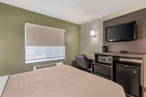 Quality Inn - image 22