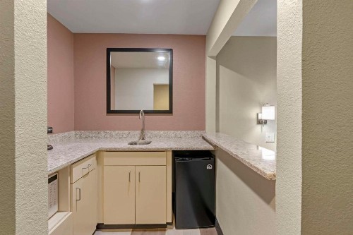 Quality Inn - image 24