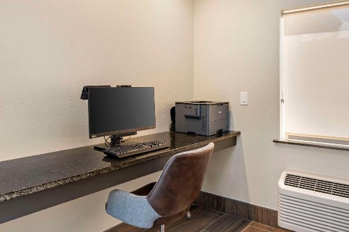 Quality Inn - image 25