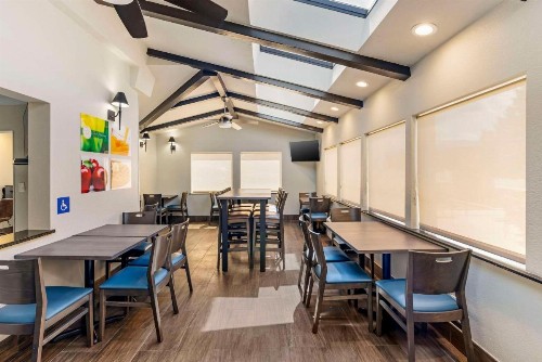 Quality Inn - image 35