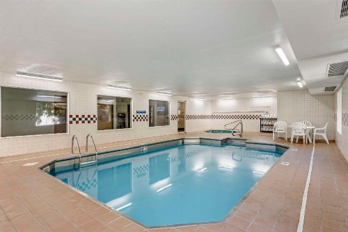 Quality Inn - image 37