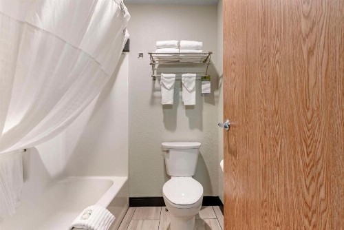 Quality Inn - image 38