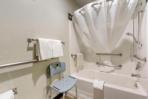 Quality Inn - image 39