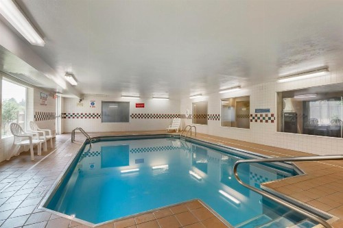 Quality Inn - image 4