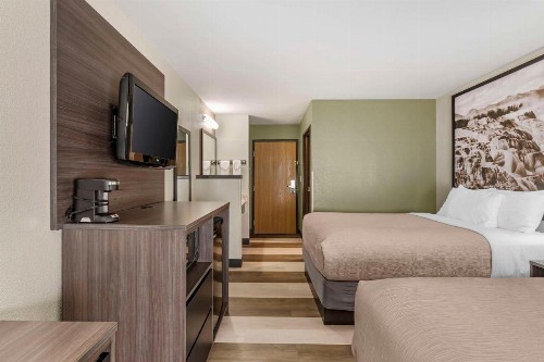 Quality Inn - image 40