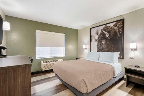 Quality Inn - image 9