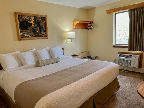 Beartooth Hideaway Inn & Cabins - image 20