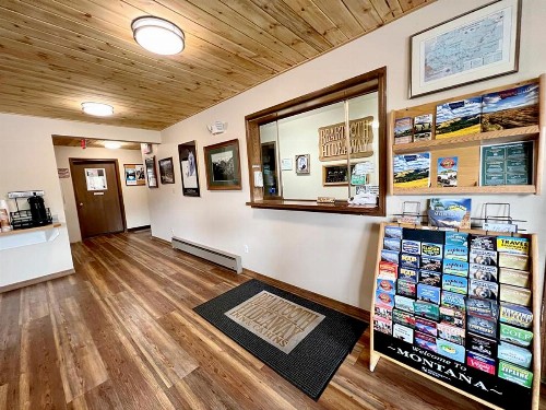 Beartooth Hideaway Inn & Cabins - image 21