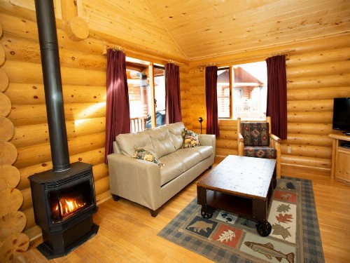 Beartooth Hideaway Inn & Cabins - image 24