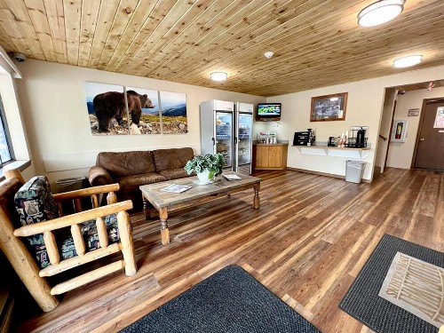 Beartooth Hideaway Inn & Cabins - image 3