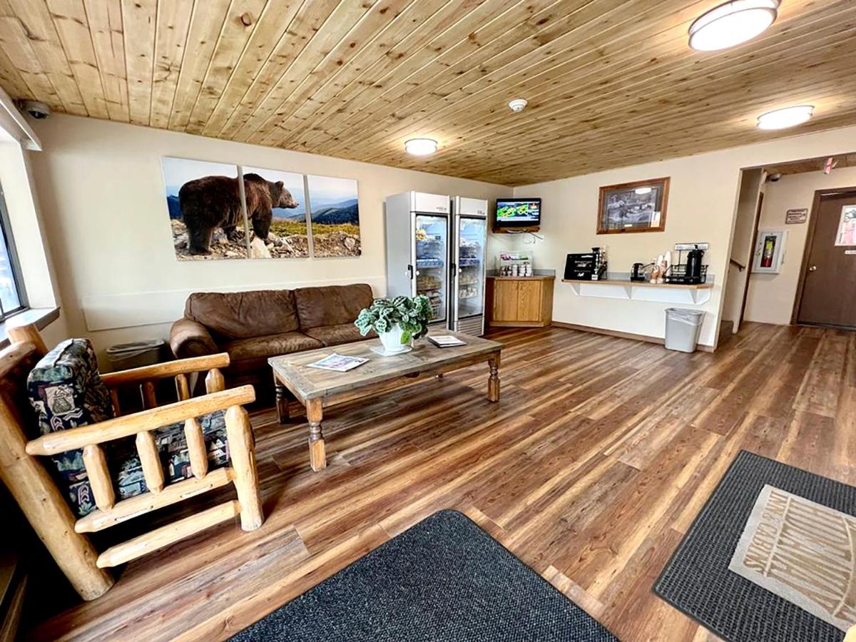 Beartooth Hideaway Inn & Cabins - image 3