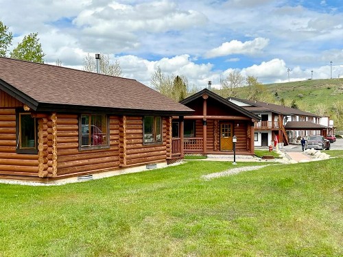 Beartooth Hideaway Inn & Cabins - image 30