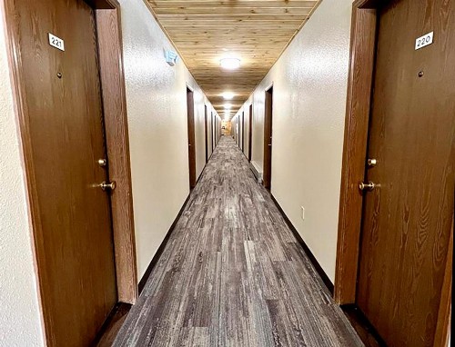 Beartooth Hideaway Inn & Cabins - image 7