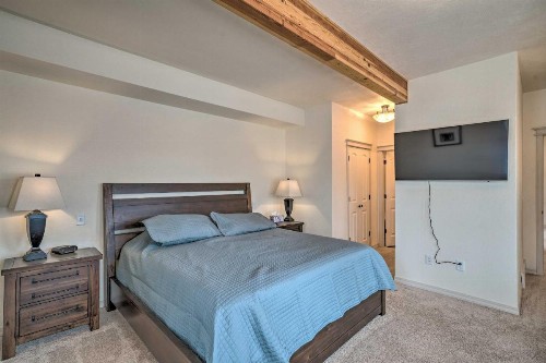 Updated Townhome with Hot Tub - Walk to Downtown! - image 11