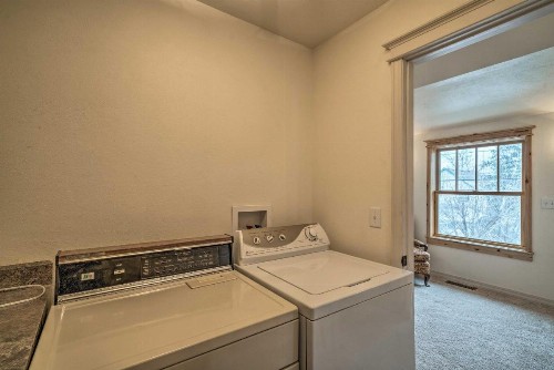 Updated Townhome with Hot Tub - Walk to Downtown! - image 4