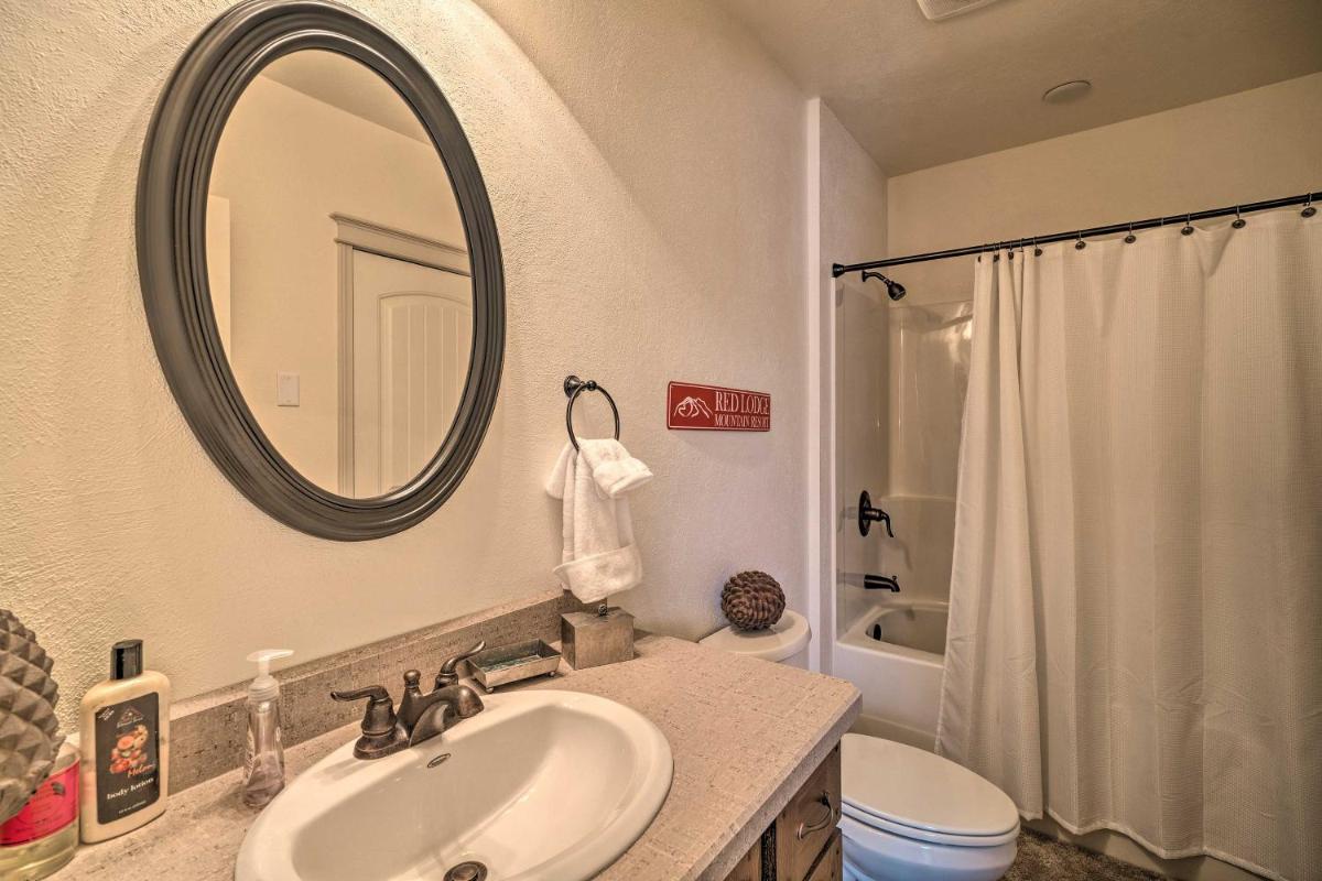 Updated Townhome with Hot Tub - Walk to Downtown! - image 7