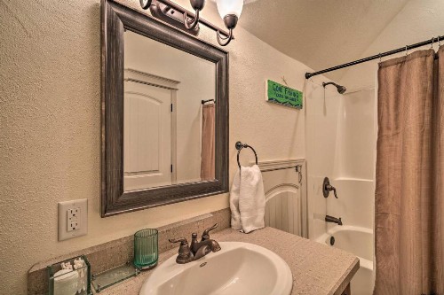 Updated Townhome with Hot Tub - Walk to Downtown! - image 9