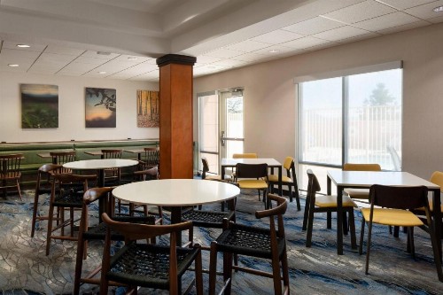 Fairfield Inn & Suites Redding - image 19