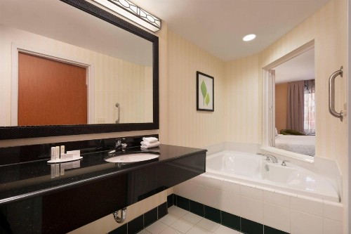 Fairfield Inn & Suites Redding - image 4