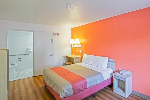 Motel 6-Redding CA - South - image 22