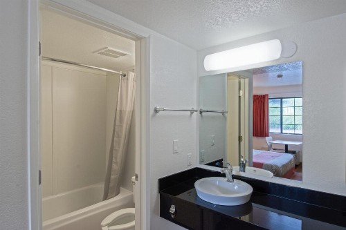 Motel 6-Redding CA - South - image 27
