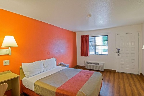 Motel 6-Redding CA - South - image 28