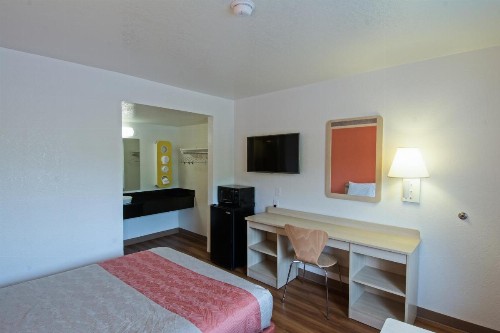 Motel 6-Redding CA - South - image 34