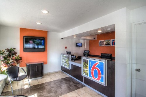 Motel 6-Redding CA - South - image 36